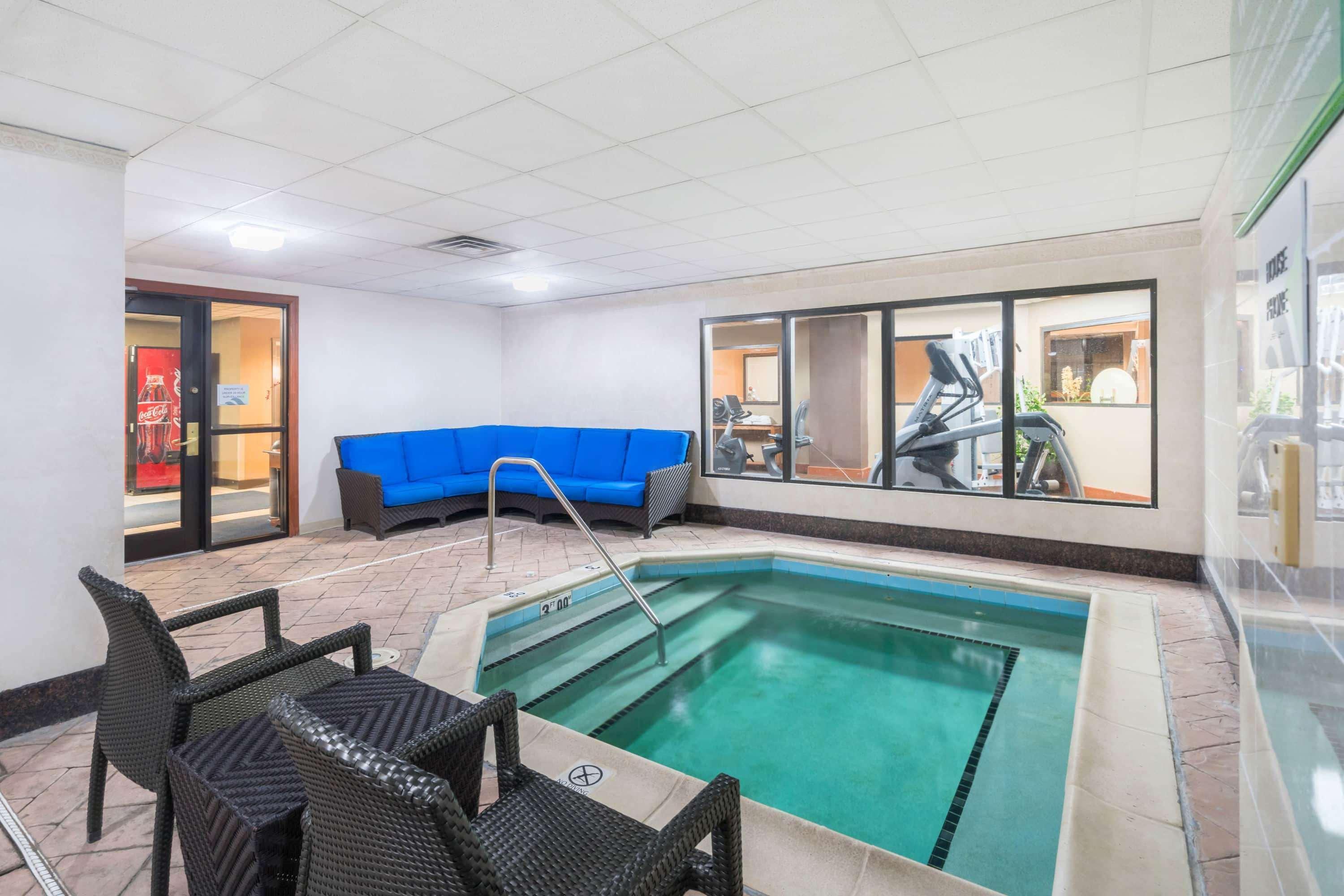 Hotel Wingate By Wyndham Lexington Esterno foto